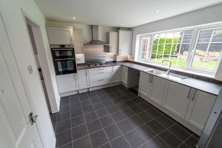 4 bedroom detached house to rent - Photo 5