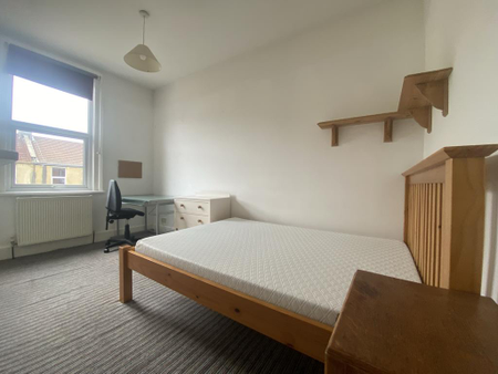 5 bedroom terraced house to rent - Photo 3