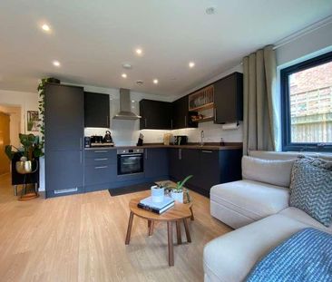 Leacroft, Staines-upon-thames, Surrey, TW18 - Photo 5