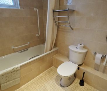 1 bedroom Apartment to let - Photo 5