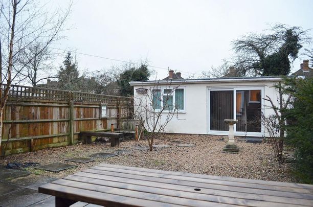 3 bedroom end of terrace house to rent - Photo 1