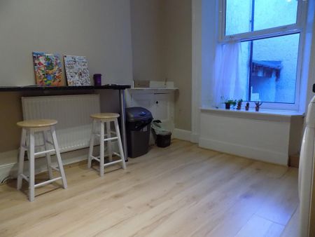 2 bedroom maisonette to rent - Photo 5