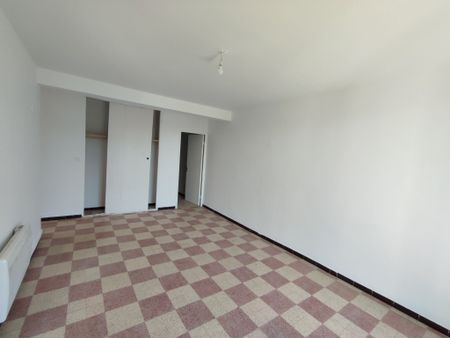 Appartement 3 pièces 56m2 MARSEILLE 14EME 800 euros - Photo 3