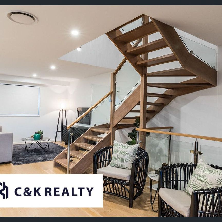 Stylish 3-Bedroom Townhome in Riverside Hawthorne - Photo 1