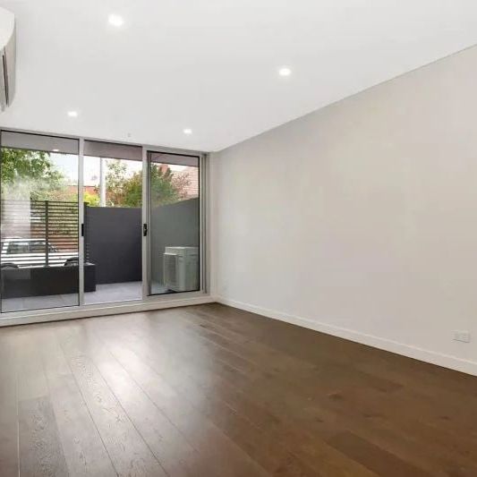 STUNNING CONTEMPORARY LIVING - Photo 1