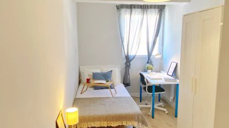4-bedroom apartment for rent in Ventas, Madrid - Photo 3