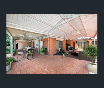 Spacious Family Living in a Peaceful Cul-de-Sac - Photo 2