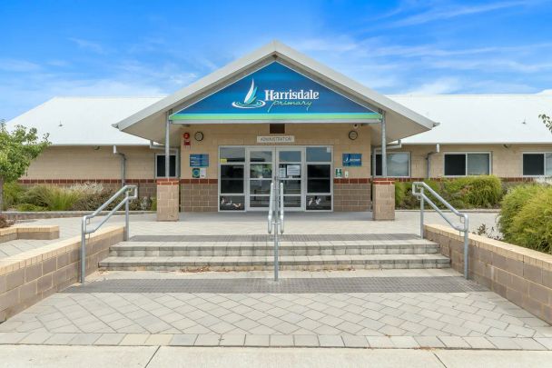 “PEACEFUL PARK VIEWS WITH EVERYDAY CONVENIENCE” - Photo 1