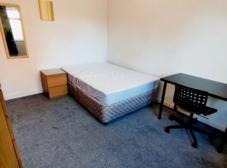 room 2 - Photo 4