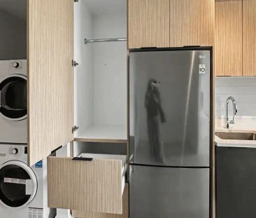 444 Bronson Ave — Spacious Studio with Ensuite Washer Dryer - Photo 5