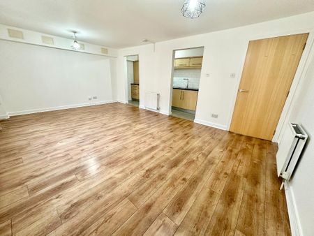 2 bedroom flat to rent - Photo 2