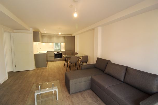 Sterling Square, Reading, RG1 2BP - Photo 1