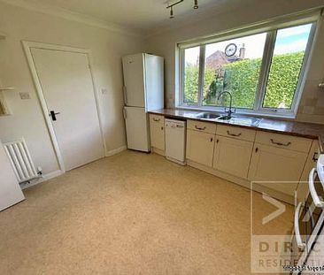 3 bedroom property to rent in Ashtead - Photo 3