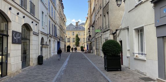 Location Appartement 1 pièce 18m² ST GERMAIN EN LAYE 78100 - Photo 2