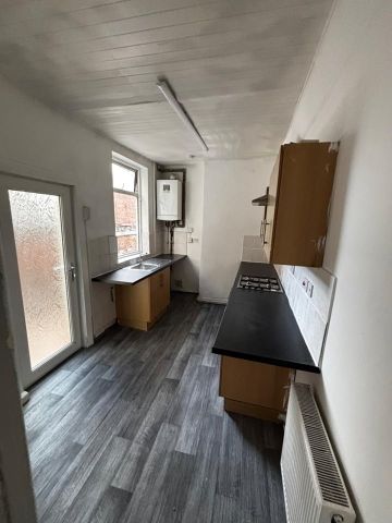 3 Bed Terraced House, New Cross Street, M5 - Photo 5