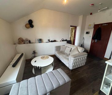Price £1,050 pcm - Available Now - Unfurnished - Photo 3