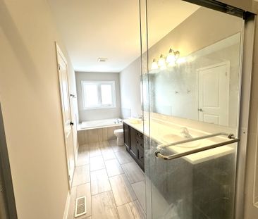 For Lease - 45 Beechborough Crescent, East Gwillimbury, Ontario - Photo 5