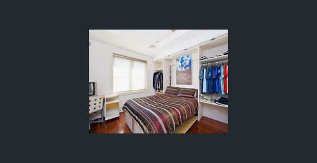 Bargain 1 Bedroom Pad in Inner West Hotspot - Photo 1