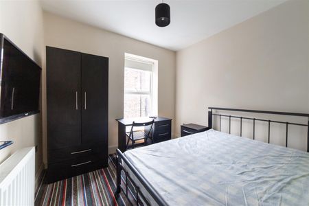 4 bed apartment to rent in Jesmond Road, Jesmond, NE2 - Photo 3