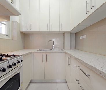 Modern Two Bedroom Apartment In Boutique Block - Photo 6