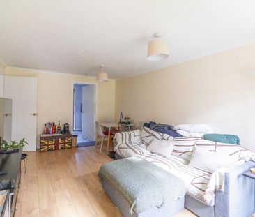 2 bedroom flat to rent - Photo 3