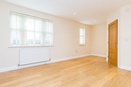 To Let 2 Bed Apartment - Photo 2