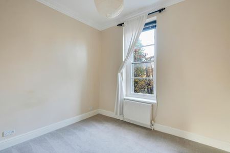 3 bedroom flat to rent - Photo 2
