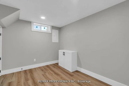 139 Byron Avenue #Lower - Photo 2