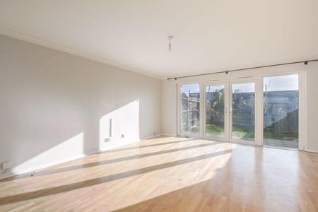 3 bedroom end of terrace house to rent - Photo 2