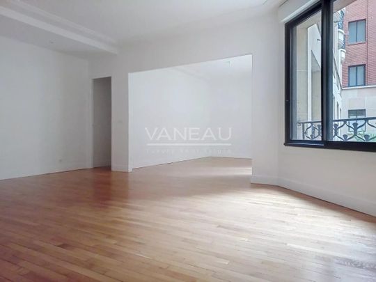 PARIS VIII - Appartement avec deux chambres - Rue Clément Marot - Photo 1
