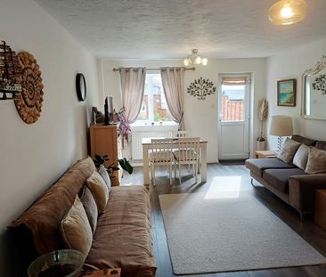 Room in a Shared House, Dempsey Close, SO19 - Photo 1