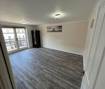 2 Bed Flat, Blenheim Court, RG1 - Photo 2