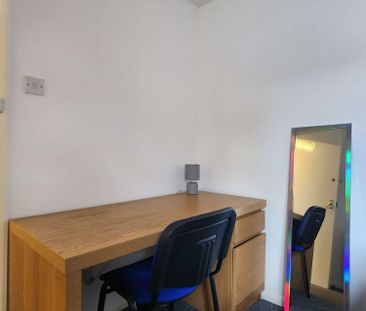 College Road 33 Room 5 - Photo 5