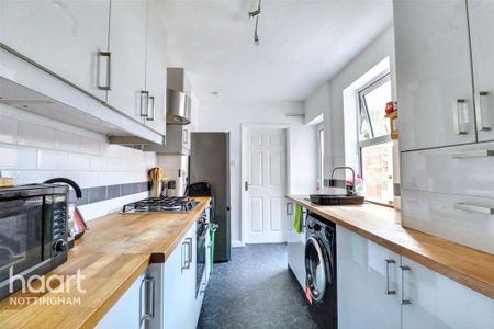 1 bedroom in a house share to rent - Photo 5