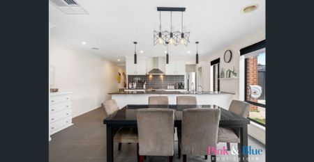 Perfect for a family or those looking to share accommodation in a comfortable and well-presented home. - Photo 3