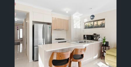 Modern 3 Bedroom Home with Ample Space - Photo 5