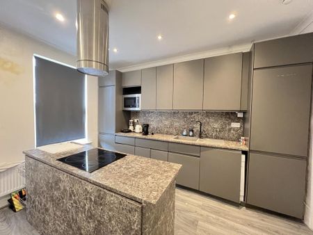 1 bedroom in a flat share to rent - Photo 5