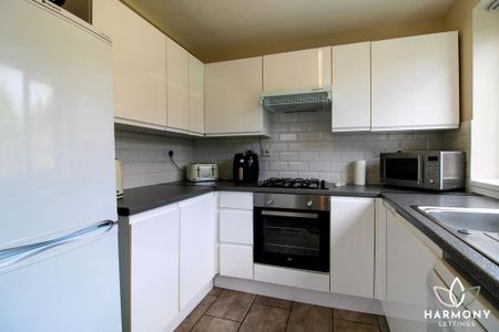 3 bedroom semi-detached house to rent - Photo 4