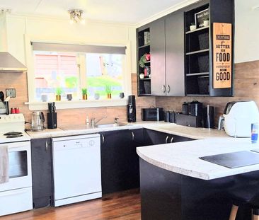 Character 3 bedroom home for rent - Photo 2