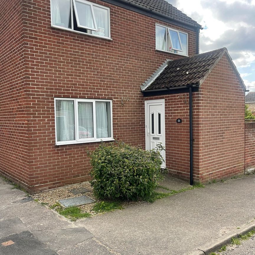 5 bed house to rent in Chaney Road, Wivenhoe - Photo 1