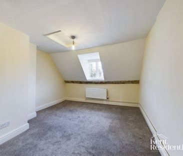 3 bed flat to rent in The Precinct, Rochester, ME1 - Photo 2