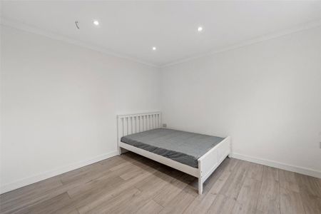 4 bedroom semi-detached house to rent - Photo 4