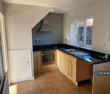 2 bedroom semi-detached house to rent - Photo 3