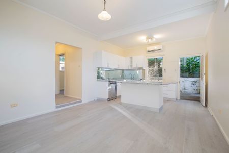 New Renovated 3 Bedroom, only 2.5kms to Merewether Beach! - Photo 5