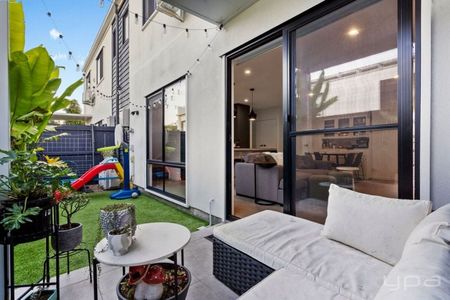 Stylish, Modern Living in Gawthern Terraces at 45/7 Angela Way, Pimpama - Photo 5