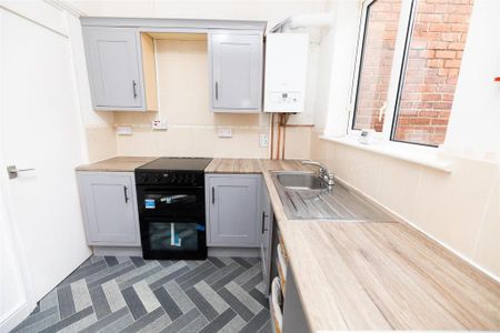 2 bedroom terraced house to rent - Photo 4