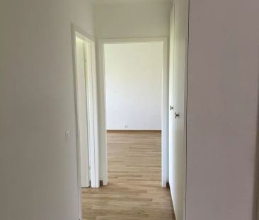 Logement entièrement rénové de 3.5 pièces au 3ème étage - Photo 3