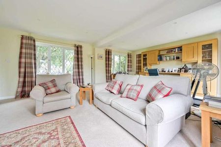 Summersbury Drive, Shalford, GU4 - Photo 3