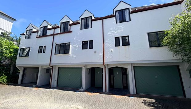 Modern Three-Storey Townhouse with Garage Parking on The Terrace - Photo 1