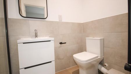 1 bedroom in a house share to rent - Photo 5